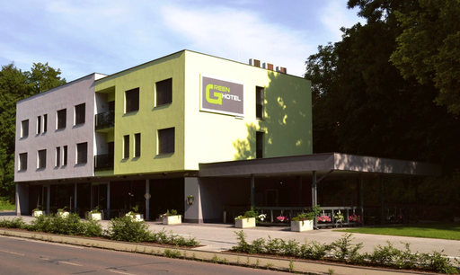 GREEN HOTEL logo