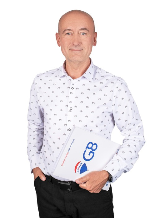 MILAN BÍLÝ - realitní makléř RE/MAX logo
