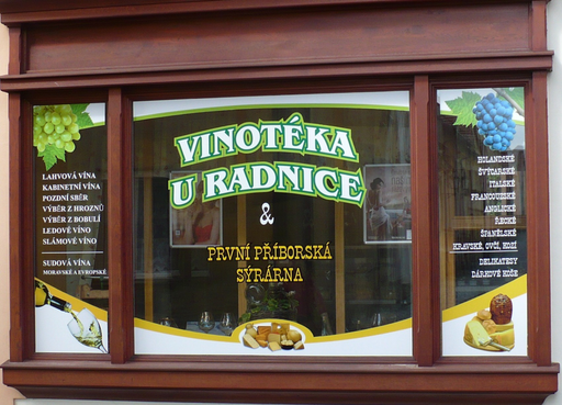 Vinotéka U Radnice logo